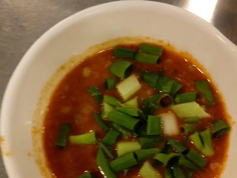 막창을 찍어 먹는 특제 소스의 모습