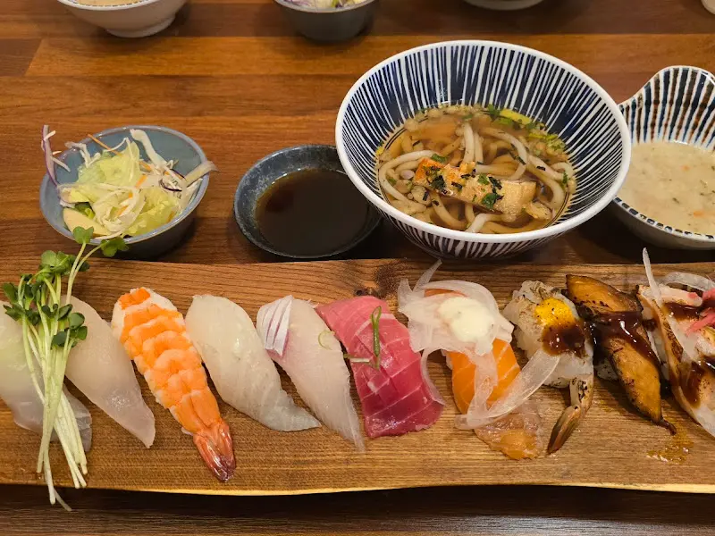 다채로운 스시 한 상 차림