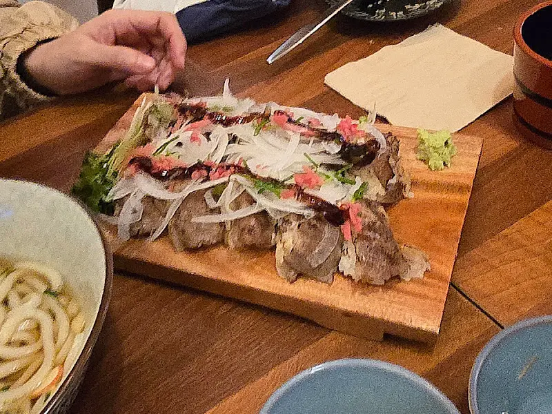 다양한 토핑이 올라간 스시