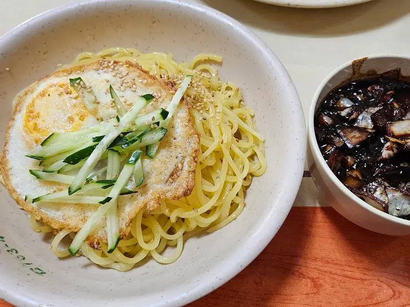 간짜장과 계란 후라이