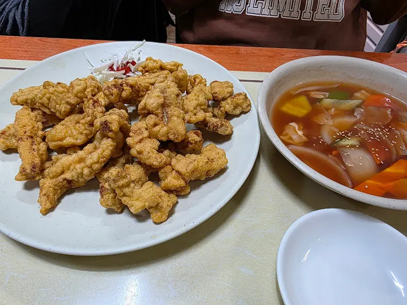 고기튀김과 탕수육 소스