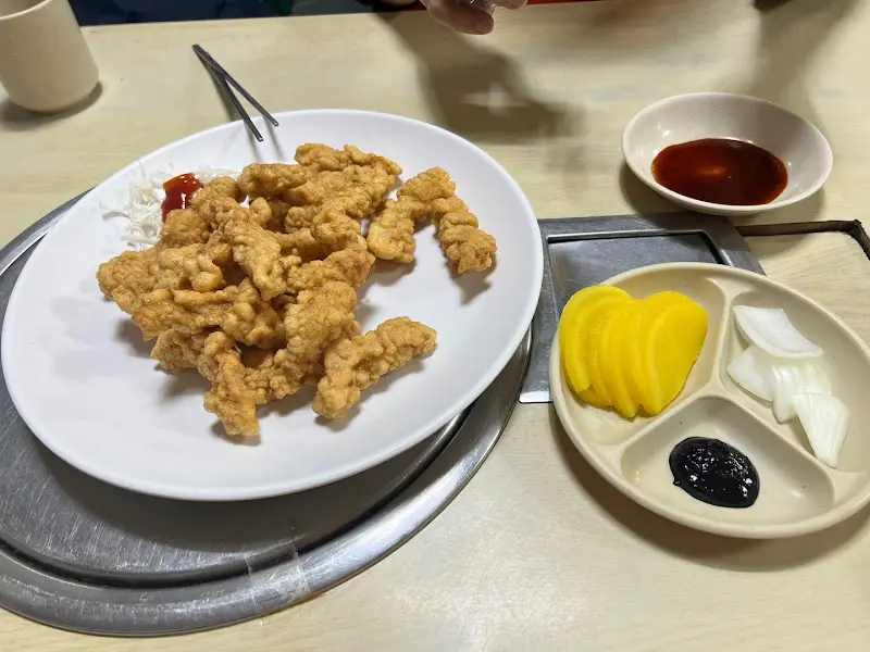 고기튀김과 소스