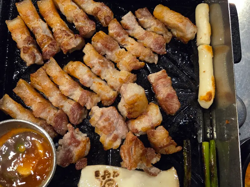 잘 구워진 통오겹살