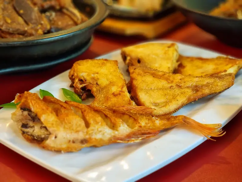 노릇하게 구워진 생선구이