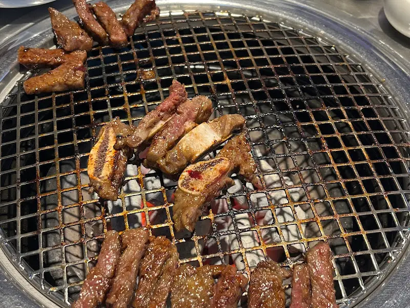 숯불 위에서 구워지는 빗살로스