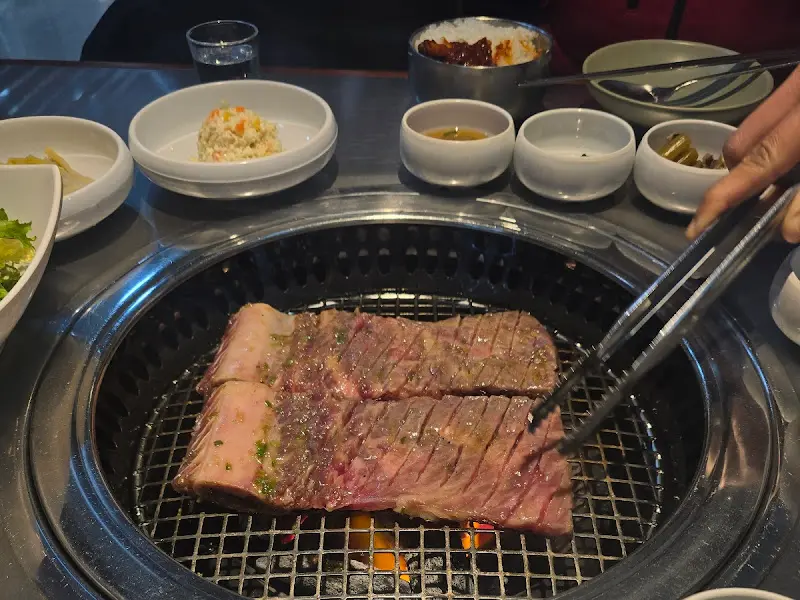 고기와 곁들임 메뉴