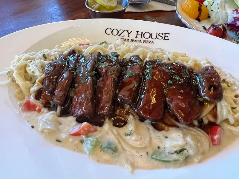 스테이크와 파스타의 환상적인 조합