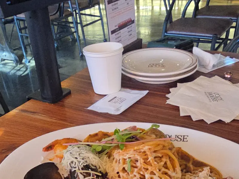 깔끔하게 정돈된 테이블 세팅