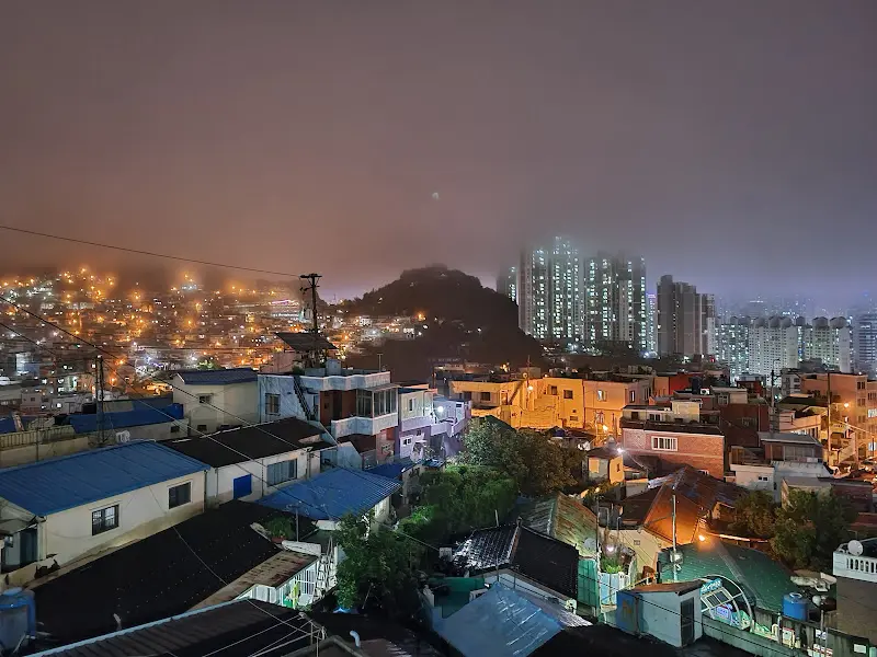 루프탑에서 바라본 부산 야경