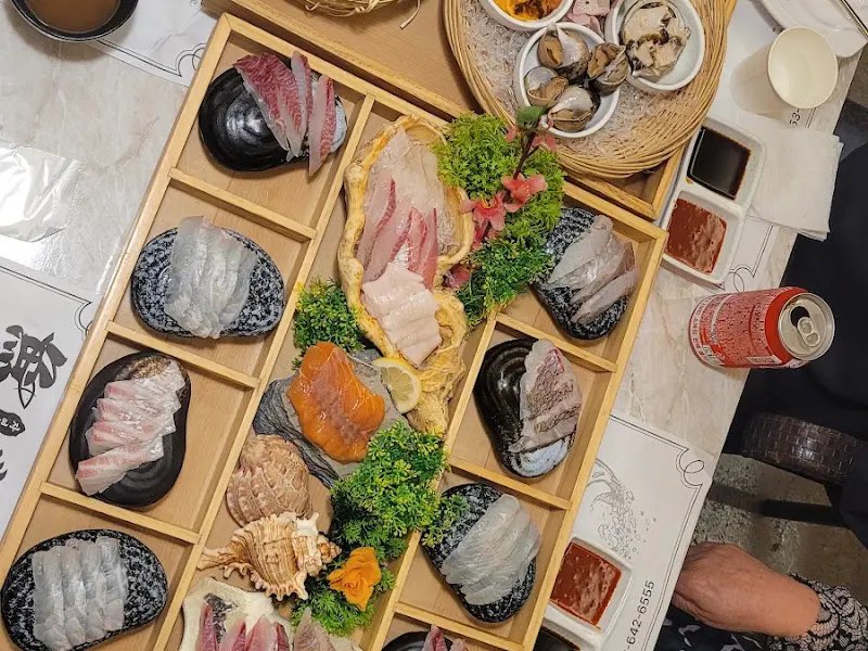 다채로운 해산물 모듬 한상차림