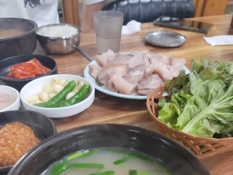 고기밥 한 상 차림