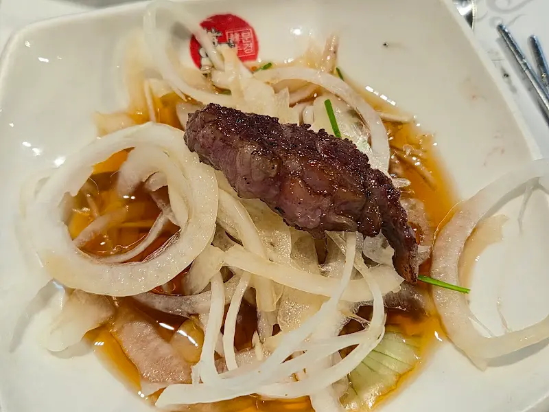 양파 절임과 한우