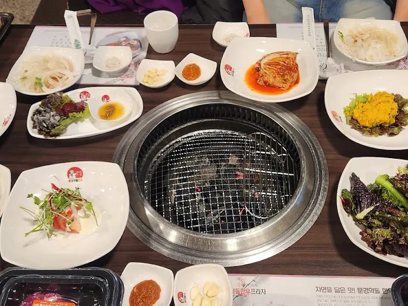 다채로운 곁들임 반찬들