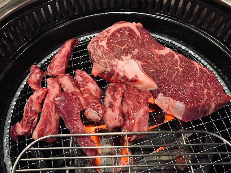 숯불 위 한우 구이