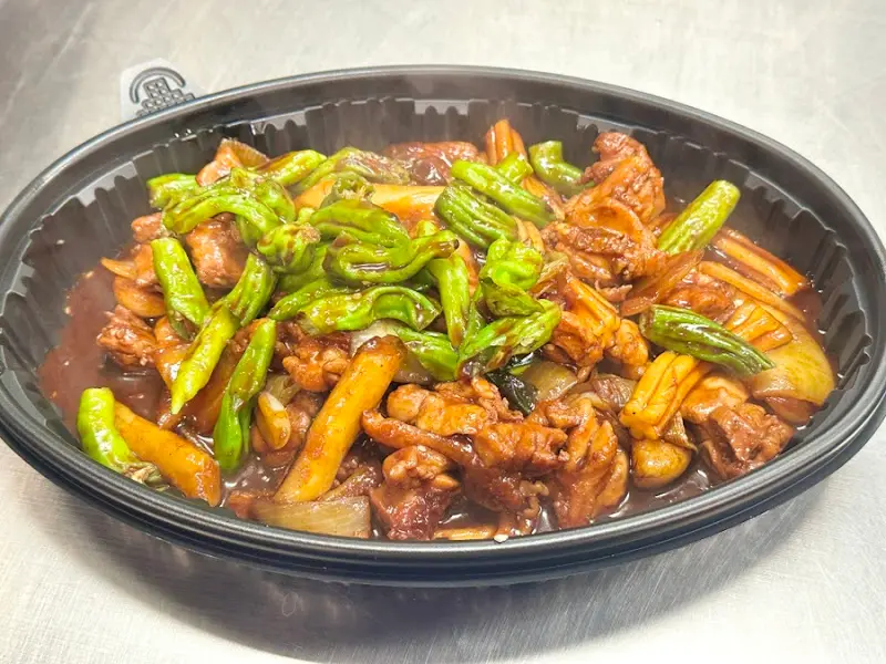 윤기가 자르르 흐르는 닭볶음