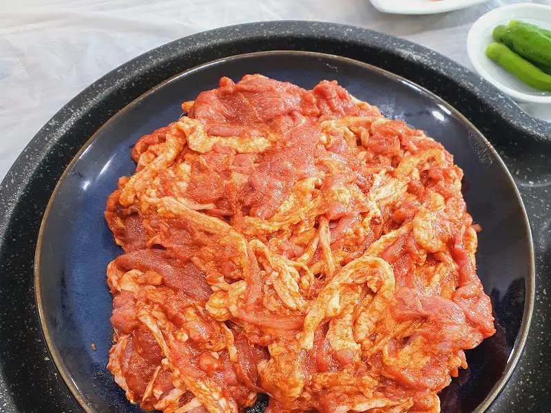 신선한 오리 불고기의 자태