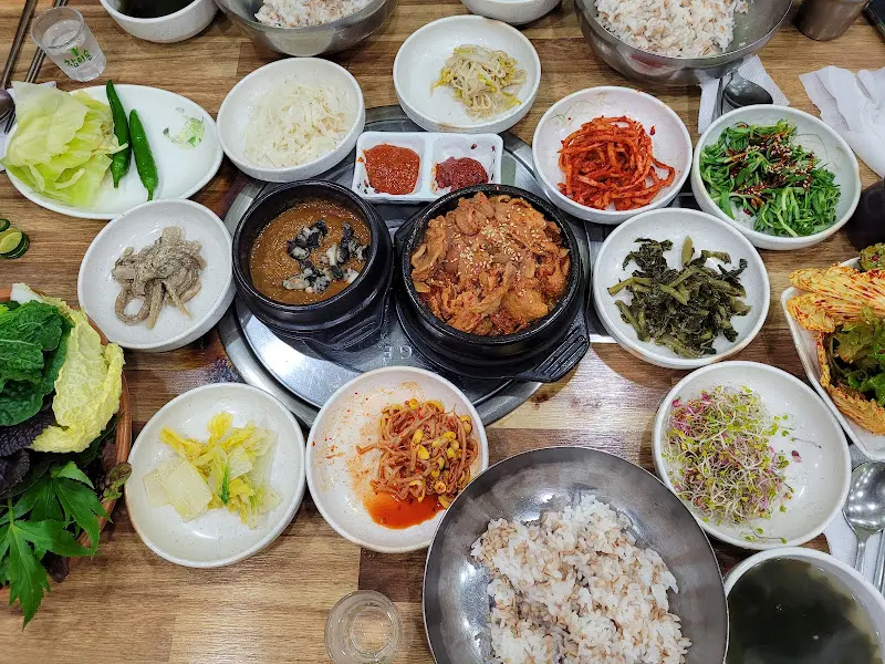 푸짐하게 차려진 한 상 차림