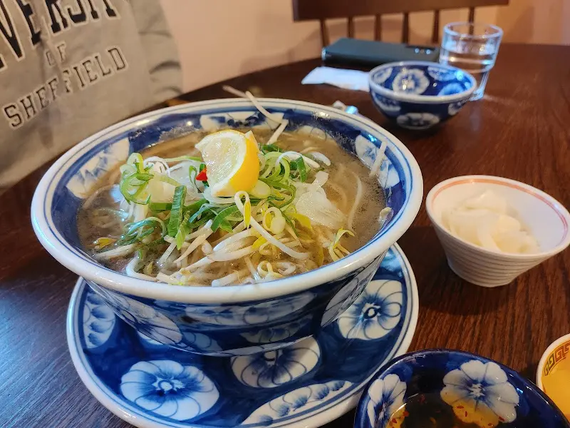 푸짐하게 담겨 나온 쌀국수