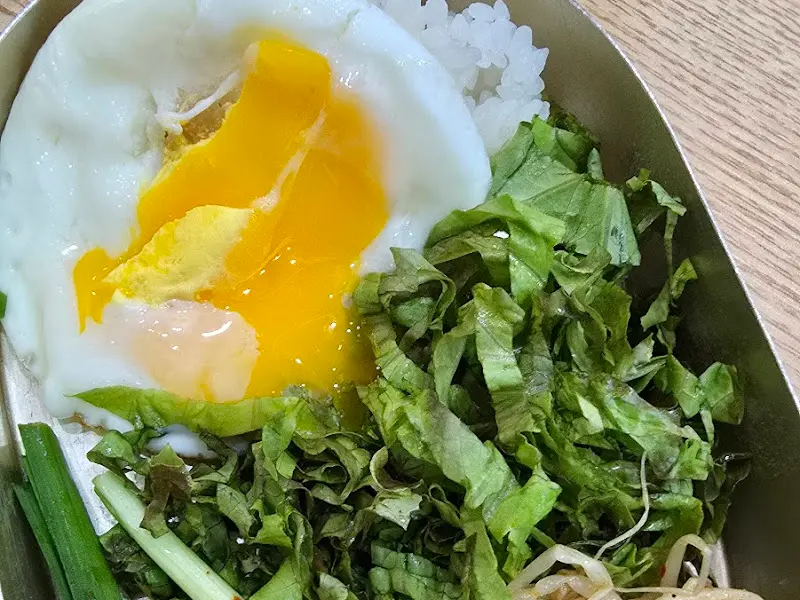 계란 후라이가 올라간 비빔밥