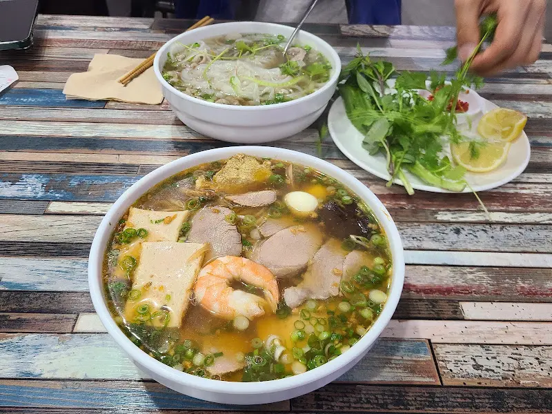 쌀국수와 짜조, 반미