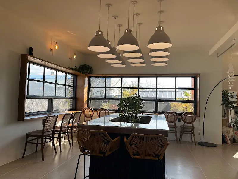 카페 내부 전경