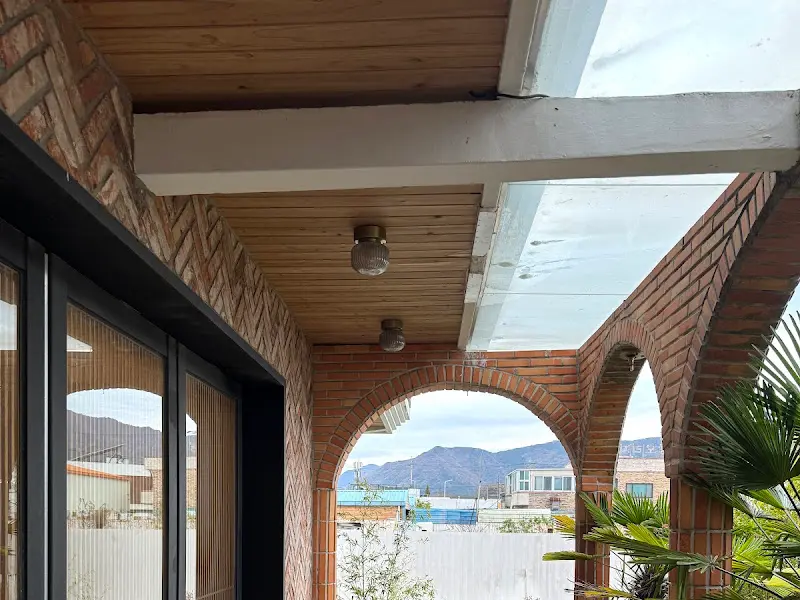 카페 외관 디테일