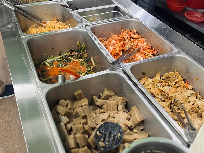 셀프 반찬 코너의 모습