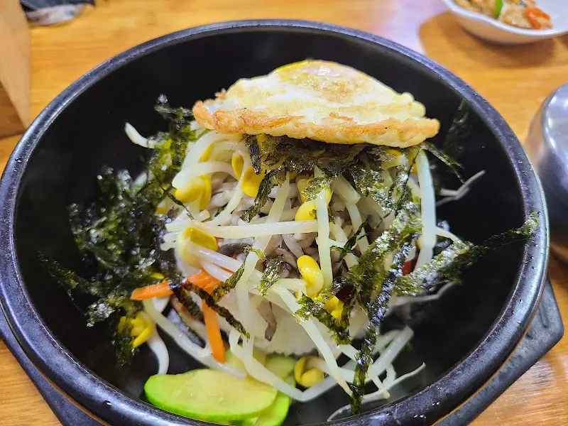 돌솥 비빔밥의 모습