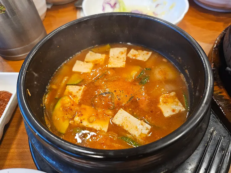 뚝배기에 담겨져 나온 된장찌개