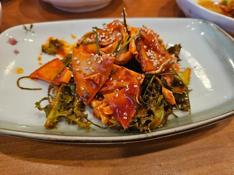 윤기가 흐르는 매콤달콤한 반찬