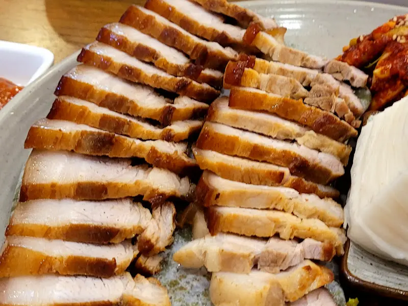 윤기가 좔좔 흐르는 수육