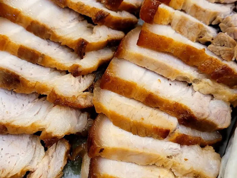 촘촘하게 쌓여진 수육