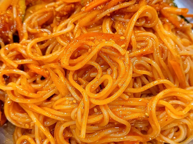 매콤달콤 비빔국수