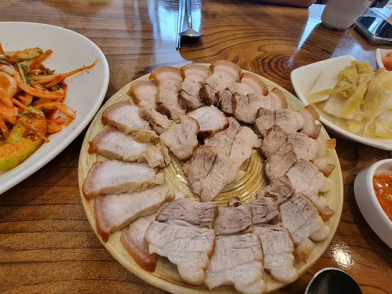 윤기가 흐르는 수육