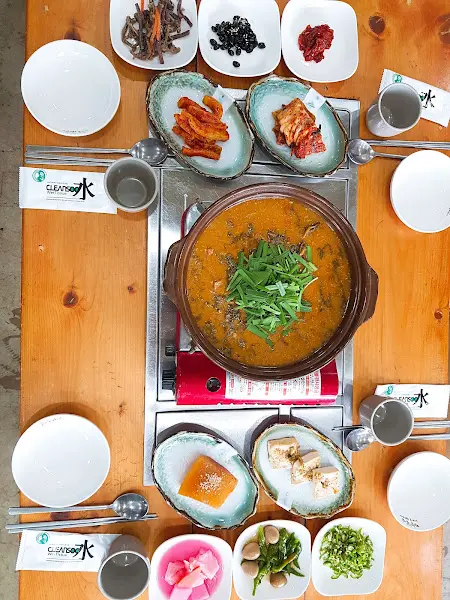 정갈하게 차려진 밑반찬