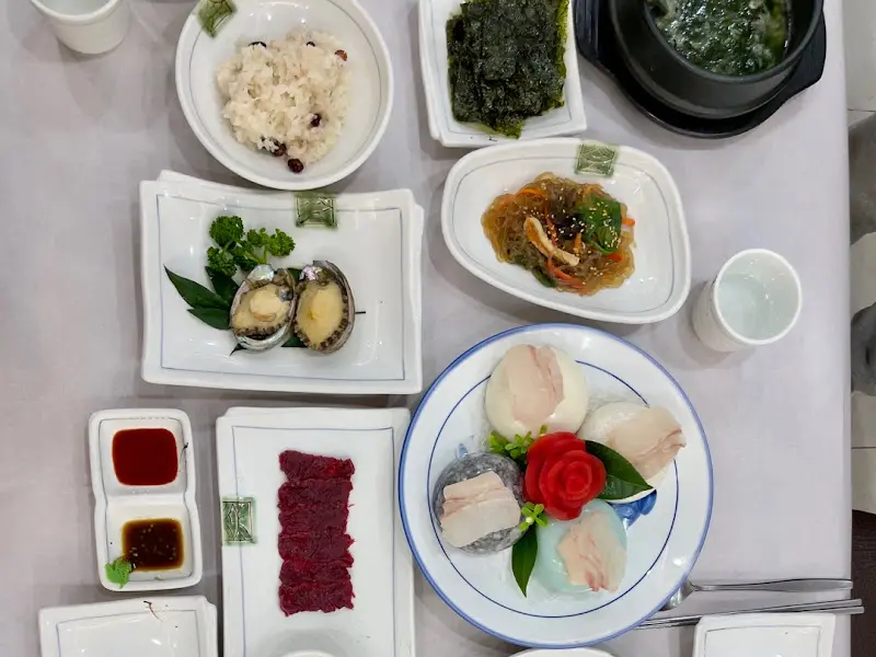 정갈하게 차려진 한 상
