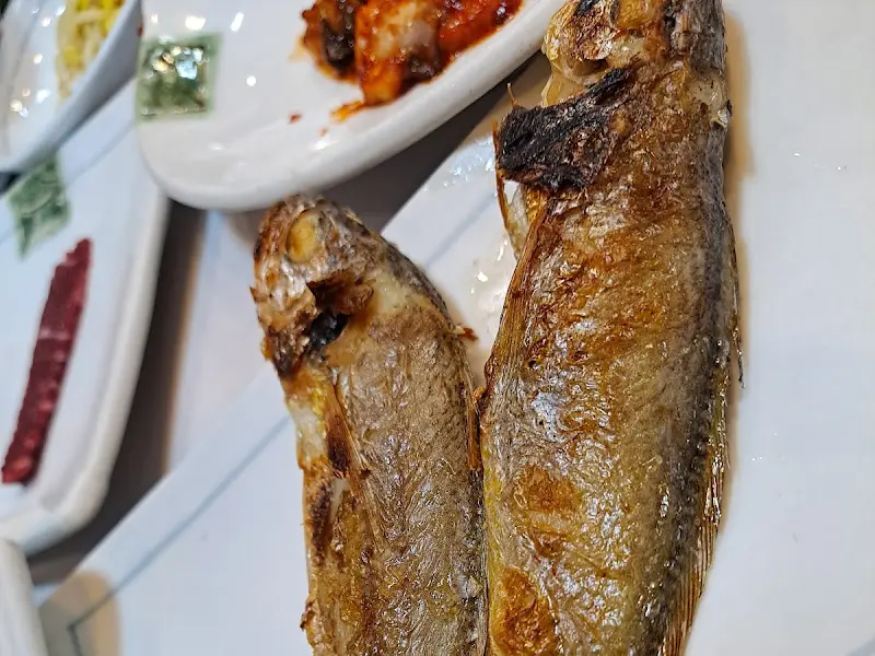 윤기가 흐르는 생선구이