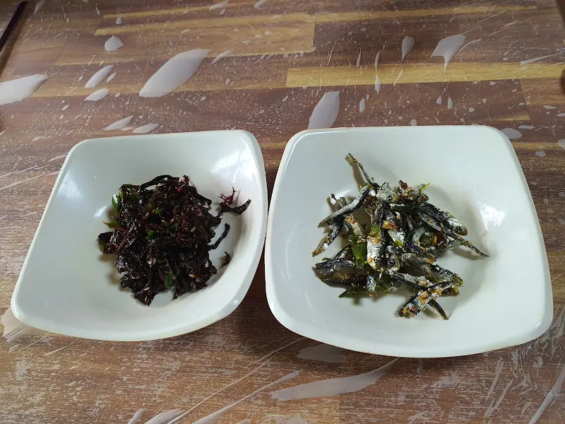 멸치볶음과 해초무침