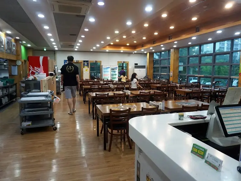 군위축협 한우프라자 2층 식당 내부