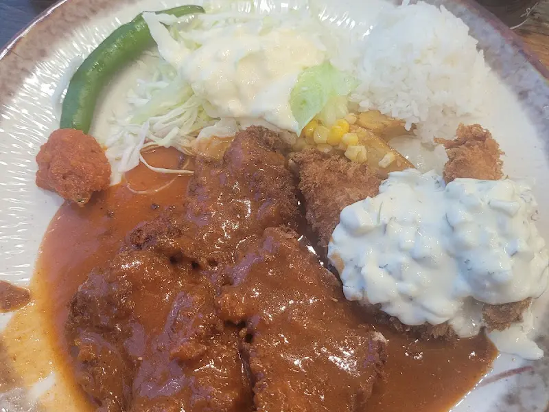 깨끗하게 비워진 접시