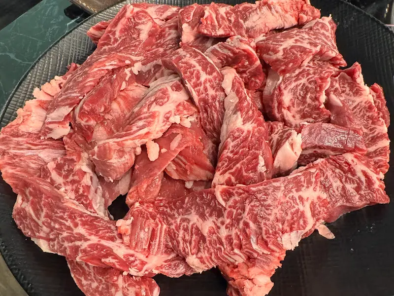 푸짐하게 담겨 나온 소고기