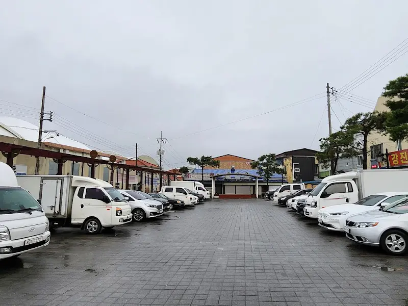 넓은 주차장