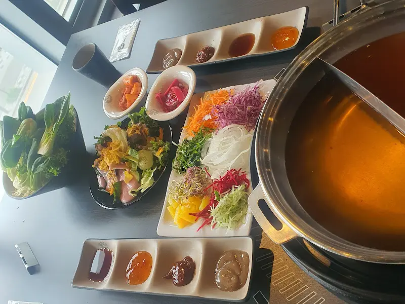 월남쌈과 샤브샤브 한 상 차림