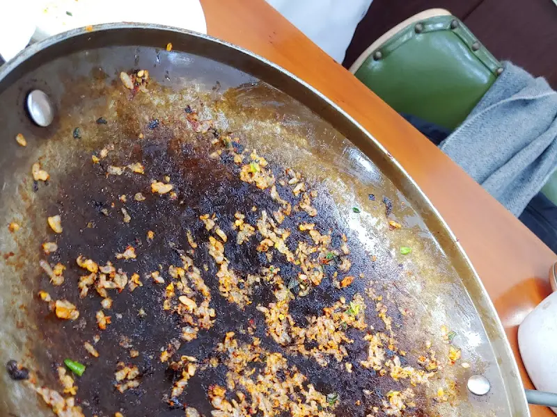 볶음밥 흔적