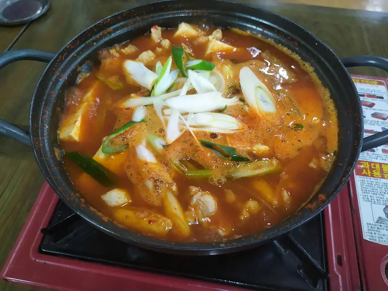 손두부찌개의 풍성한 모습