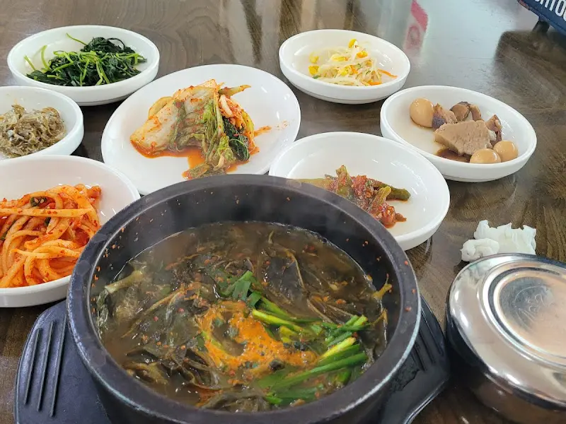 올갱이해장국과 밑반찬