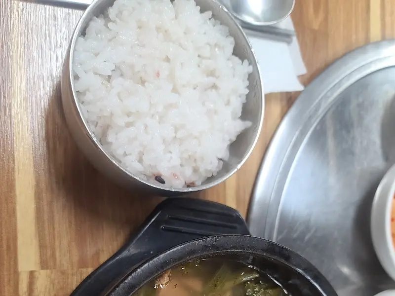 송이소고기국밥과 밥