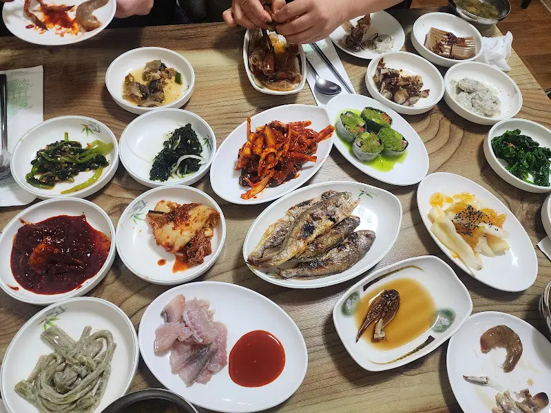 다양한 밑반찬들