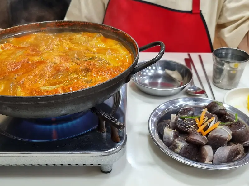 떡볶이와 순대의 환상적인 콜라보