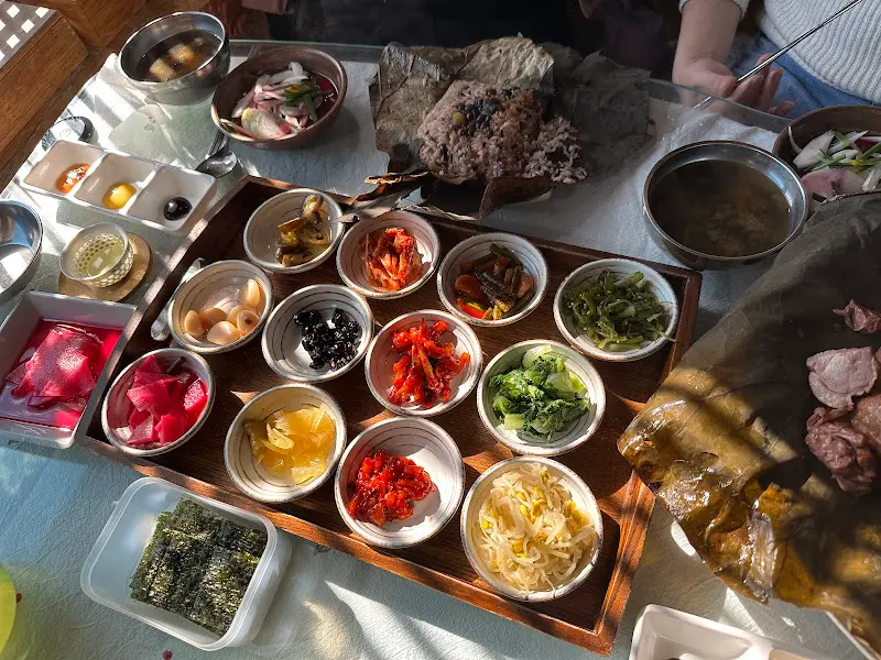 연잎밥과 오리훈제 한상차림